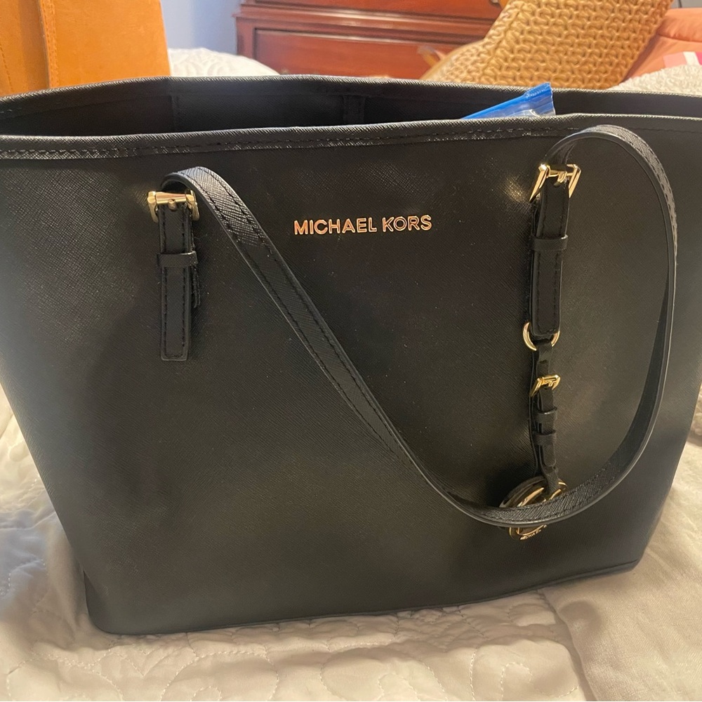 Michael Kors Jet Set Tote Medium